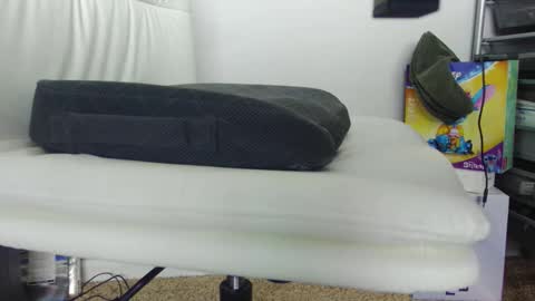 Hanging Out online show from January 8, 2026, 1:24 pm