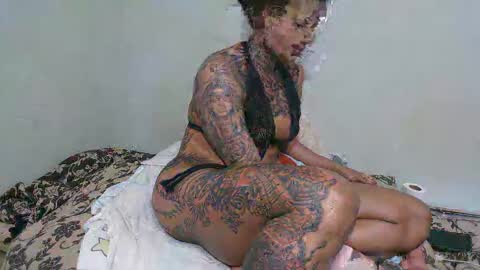 Snapshot of ink_bella chatting on December 7, 2024, 12:30 am ink bella online show from December 7, 2024, 12:30 am