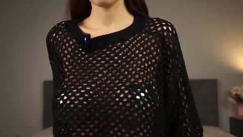 Luna and Dior online show from October 23, 2025, 1:21 pm