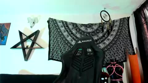 Dani  online show from November 7, 2025, 3:45 pm