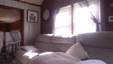 Snapshot of inmybackyard chatting on October 6, 2025, 5:43 pm InMyBackyard online show from October 6, 2025, 5:43 pm