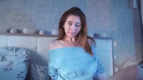 Lina online show from October 7, 2025, 12:13 pm