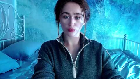 Lina online show from November 30, 2025, 12:20 pm