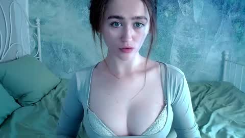 Lina online show from May 13, 2026, 10:34 am