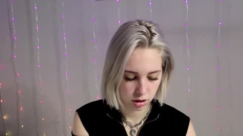 Snapshot of innocent_girll chatting on February 1, 2026, 5:00 pm Kate online show from February 1, 2026, 5:00 pm