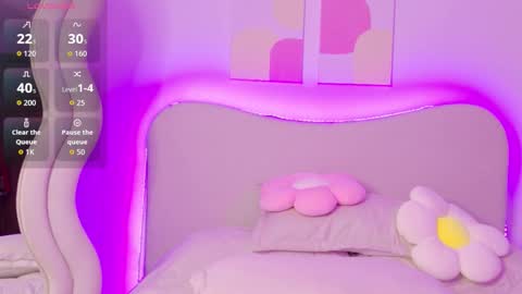 SELENA  online show from November 14, 2025, 9:02 pm