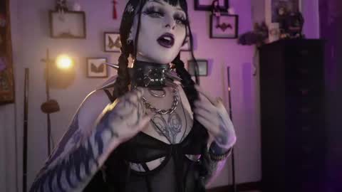   SANIA  online show from April 15, 2026, 7:10 pm