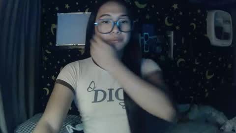 MAXINE online show from December 14, 2025, 6:19 am