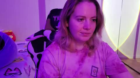 Snapshot of internetfairy_xo chatting on October 20, 2025, 3:40 am Faye online show from October 20, 2025, 3:40 am