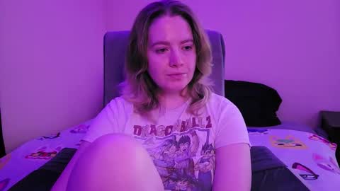 Snapshot of internetfairy_xo chatting on November 1, 2025, 3:52 am Faye online show from November 1, 2025, 3:52 am