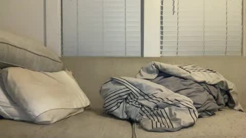 inthenude1 online show from November 16, 2025, 2:06 am