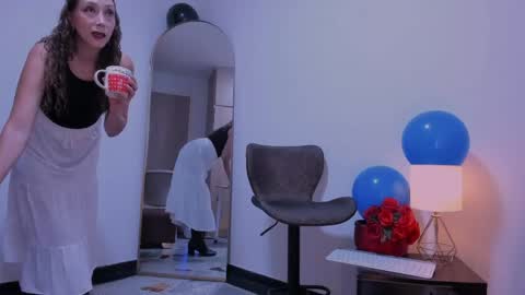 Pantyhose Queen online show from April 9, 2026, 8:03 pm