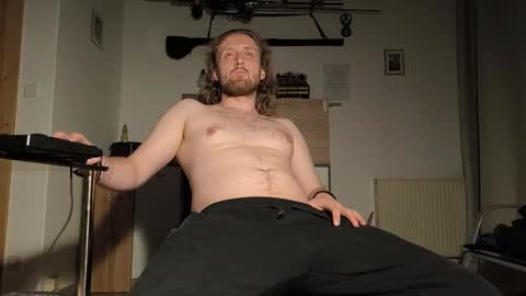 Snapshot of ipipo42o chatting on November 12, 2025, 6:08 pm DrownMentally online show from November 12, 2025, 6:08 pm