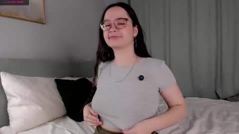 Mia online show from October 1, 2025, 1:22 am