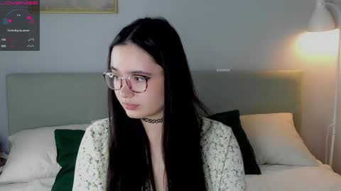 Mia online show from October 24, 2025, 1:24 am