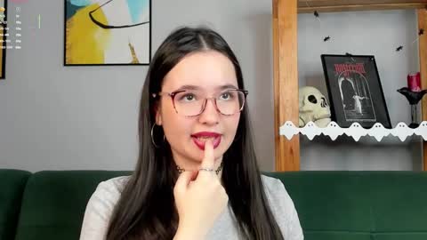 Mia online show from October 28, 2025, 1:42 am