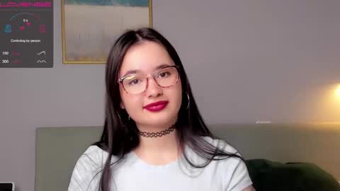 Mia online show from November 7, 2025, 1:27 am