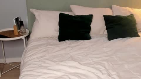 Mia online show from November 8, 2025, 1:50 am