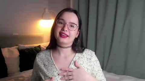 Mia online show from November 9, 2025, 1:15 am