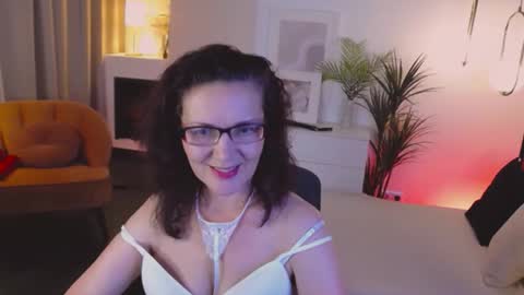 Snapshot of irene_marlow chatting on October 16, 2025, 6:25 am Irene online show from October 16, 2025, 6:25 am