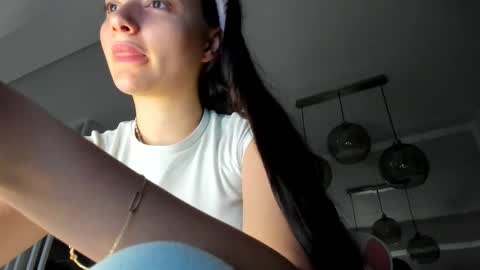 Snapshot of irenevon chatting on October 6, 2025, 4:43 am Ir s room online show from October 6, 2025, 4:43 am