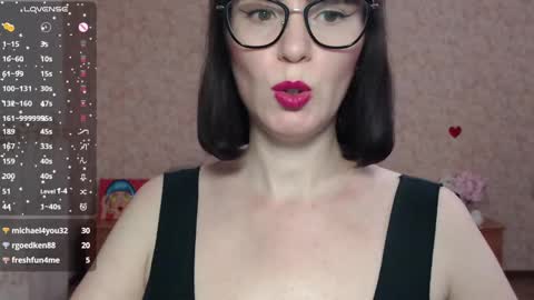 Snapshot of irenlarasani chatting on December 8, 2024, 9:02 am IrenLarasani online show from December 8, 2024, 9:02 am