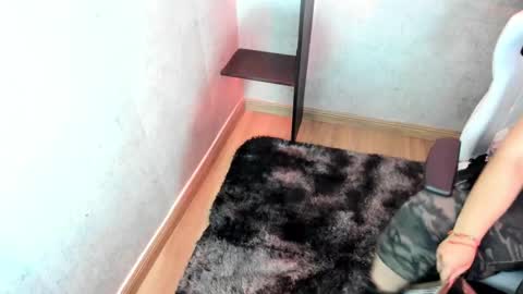 iriisfeitan online show from October 8, 2025, 10:02 am