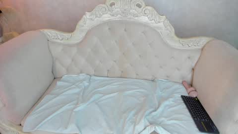 Irinnah Lottus online show from February 3, 2025, 11:05 pm