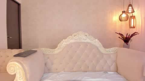 Irinnah Lottus online show from February 20, 2025, 8:03 pm