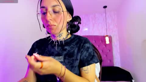 iris_77 online show from October 29, 2025, 8:10 pm