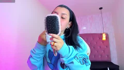 iris_77 online show from November 24, 2025, 11:43 am