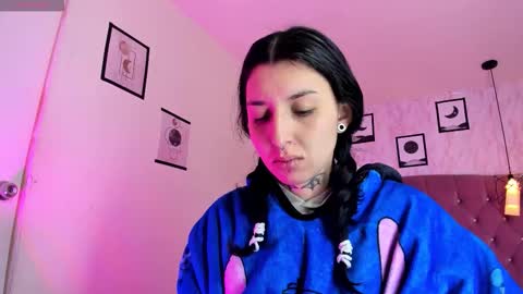 iris_77 online show from January 13, 2026, 11:59 am