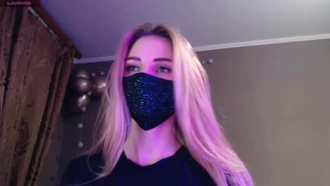 Lily online show from November 12, 2025, 4:18 pm