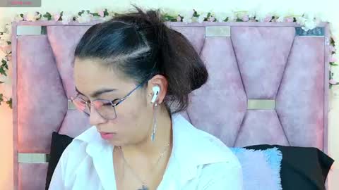 Snapshot of iris_mandarinne chatting on July 17, 2026, 4:23 pm Iris online show from July 17, 2026, 4:23 pm