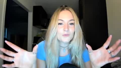 Snapshot of iris_roslin chatting on June 14, 2026, 3:41 am Iris 3 online show from June 14, 2026, 3:41 am