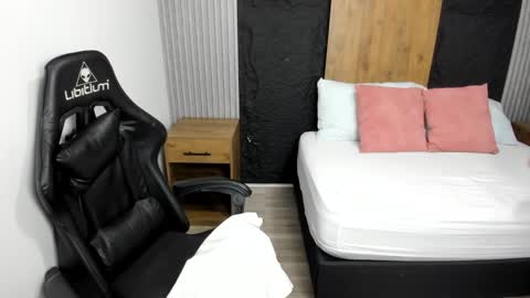 Snapshot of iris_torrez chatting on February 19, 2026, 12:12 pm Iris online show from February 19, 2026, 12:12 pm