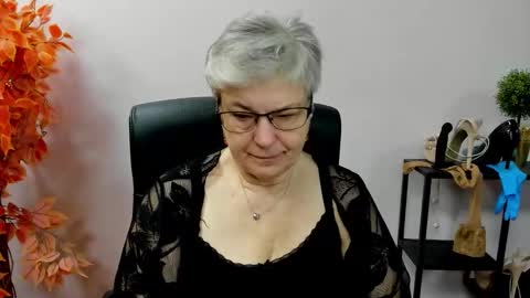 Snapshot of iris_xdesire chatting on October 28, 2025, 7:23 am I R I S online show from October 28, 2025, 7:23 am