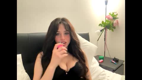 irisbabyyyyyyy online show from May 19, 2026, 10:27 pm