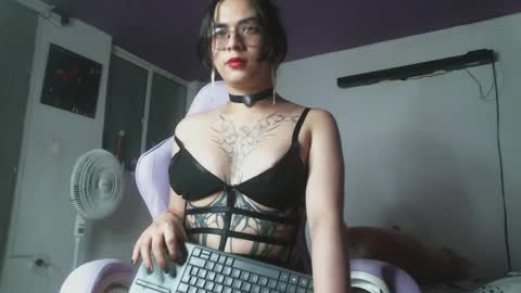 Camilla online show from January 27, 2025, 11:22 pm