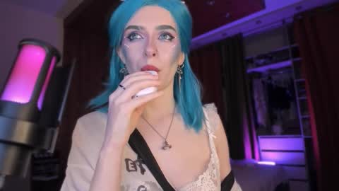 Miss Iris Fansly Miss Iris new inst.  online show from October 30, 2025, 4:41 pm