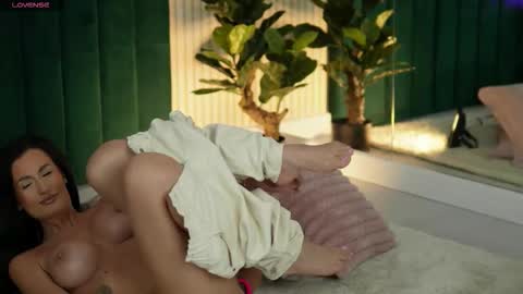 Maria online show from September 12, 2025, 2:33 am