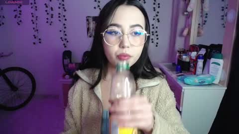 Iris  online show from November 28, 2025, 5:10 am