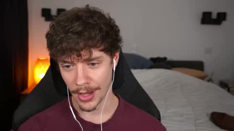 Sam online show from September 30, 2025, 7:41 pm