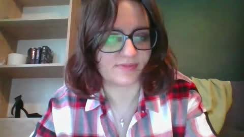 Paris online show from April 14, 2026, 5:35 am