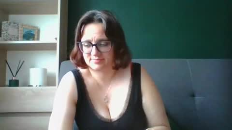 Paris online show from July 10, 2026, 6:50 am