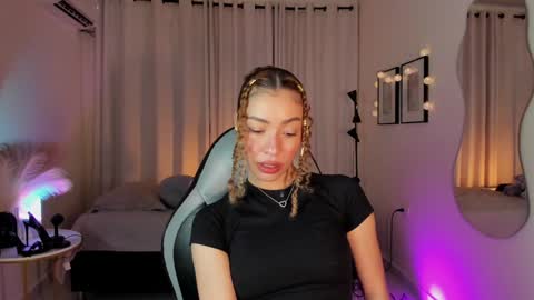 isa_____ online show from January 17, 2025, 12:31 am