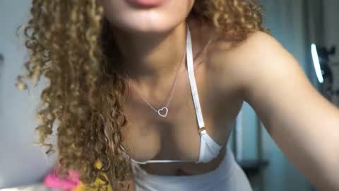 isa_____ online show from September 8, 2025, 6:40 pm