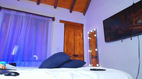 Isa online show from November 21, 2025, 11:36 pm