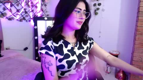 isabela online show from October 21, 2025, 2:23 am