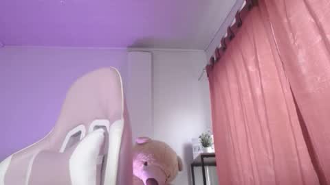 Isabella  online show from December 2, 2025, 11:15 am